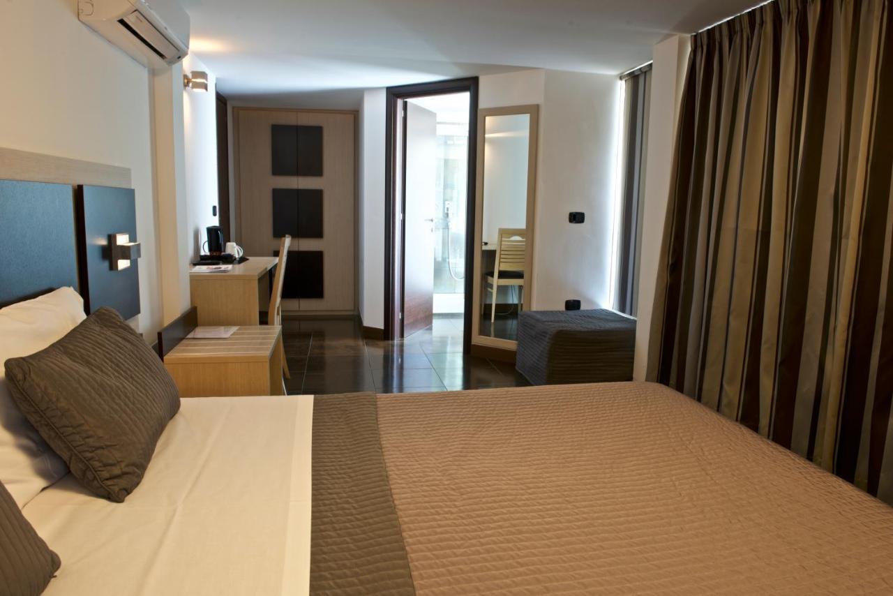 Hotel Ristorante Centosedici Terracina Dış mekan fotoğraf