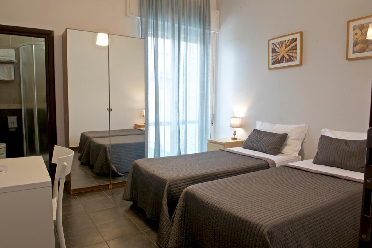 Hotel Ristorante Centosedici Terracina Dış mekan fotoğraf